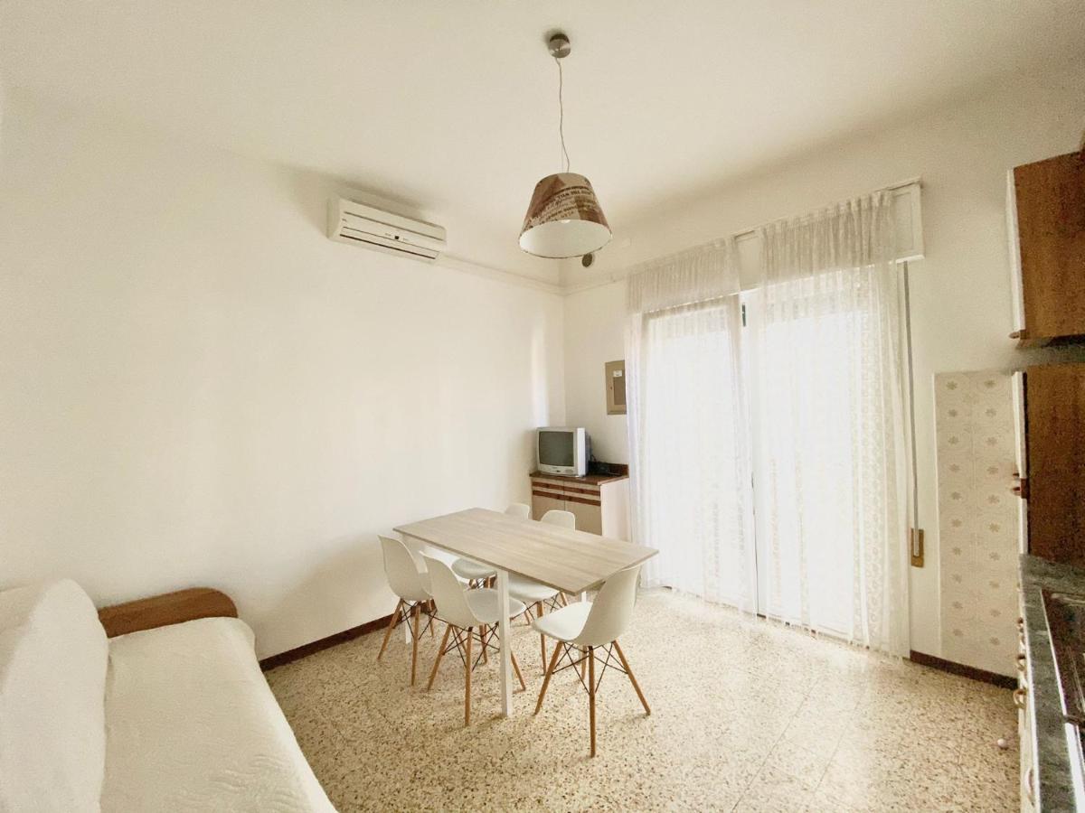 Euroresidence - Piazza Mazzini- 30 Mt Dal Mare - Immobil Relax Lido di Jesolo Bagian luar foto